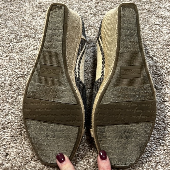 Tom’s wedge espadrilles. Cream and black stripe. Size 8. - Picture 5 of 5